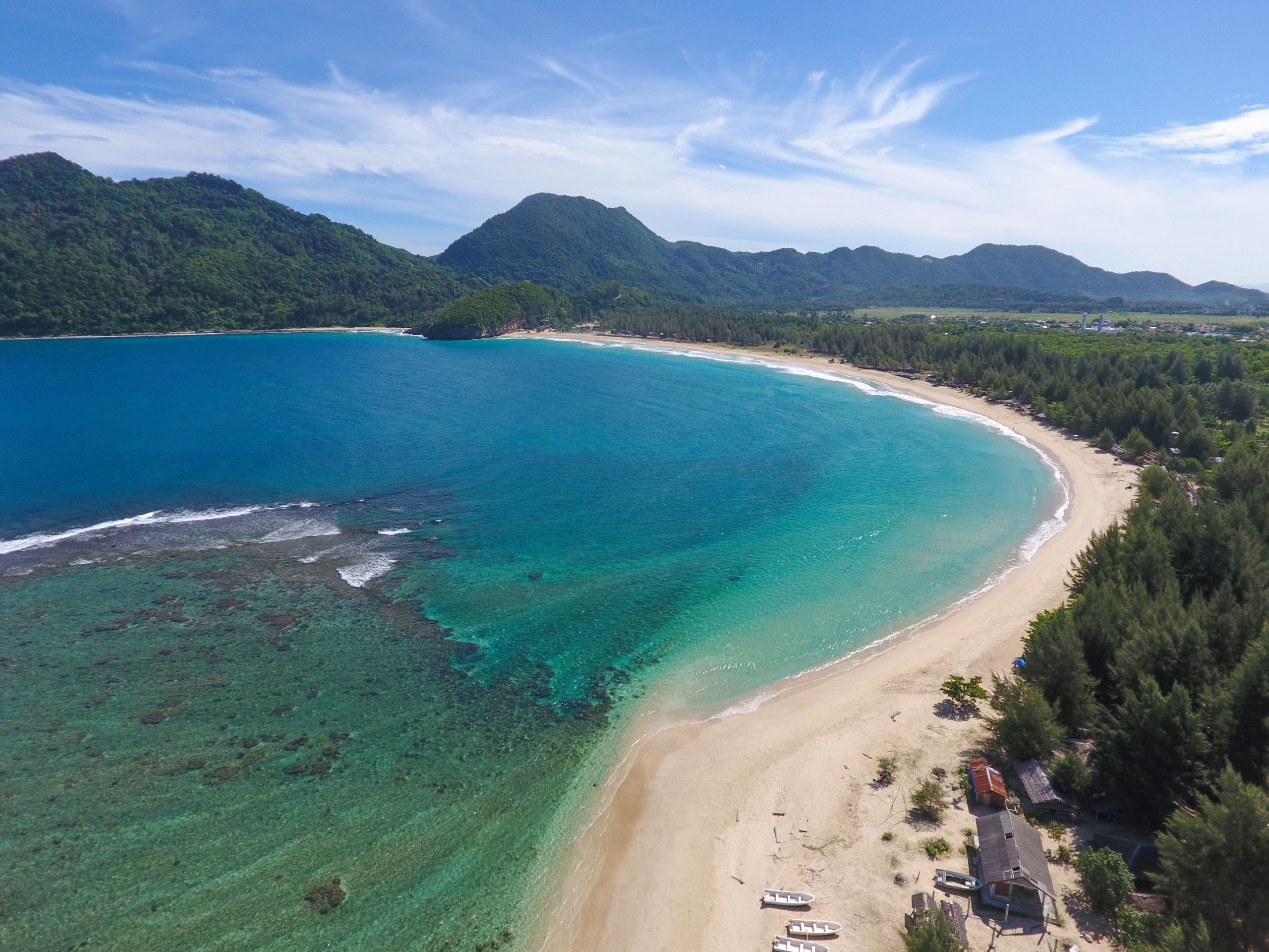 Menikmati Keindahan Pantai Lampuuk yang Memikat - Aceh Tourism Travel